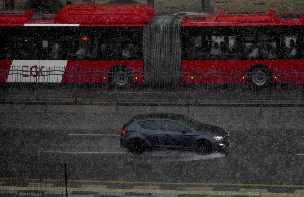 Ankara’yı sağanak ve dolu vurdu: Yollar göle döndü, ağaçlar devrildi, araçlar ilerleyemedi - Sayfa 8