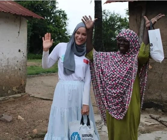 Gamze Özçelik'ten romantik kutlama! Eşine olan aşkını duyurdu - Sayfa 1