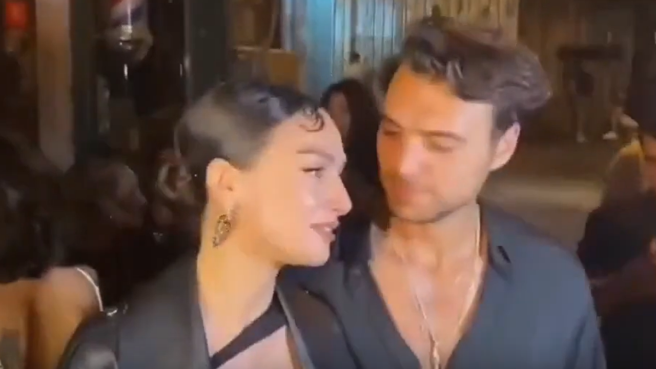 Birce Akalay konuştu, Hakan Kurtaş gözlerini alamadı! Bakışları alay konusu oldu - Sayfa 5