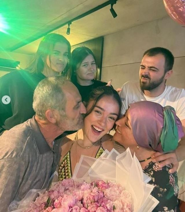 Zehra Güneş'in bir de abisi varmış! Paylaşıma beğeni yağdı: "İlk göz ağrım" - Sayfa 7