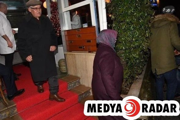 Kenan İmirzalıoğlu'nun bir de babasını görün! 'Yakışıklılığının sebebi belli oldu…' - Sayfa 17