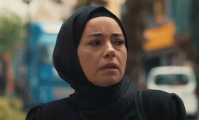 Özgü Namal, yeni film projesi için saçlarını kısacık kestirip sarıya boyattı - Sayfa 2