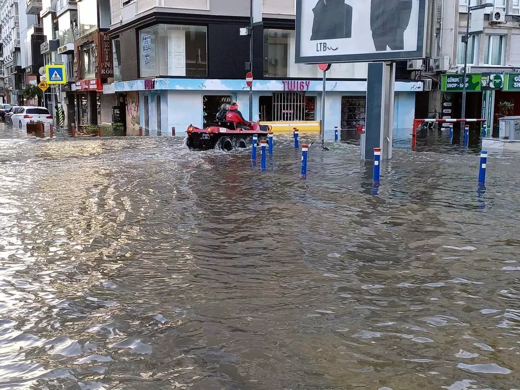 Uzman isimden İzmir'e korkutan deprem uyarısı! 'Deniz kentin içerisine girecek!' - Sayfa 7