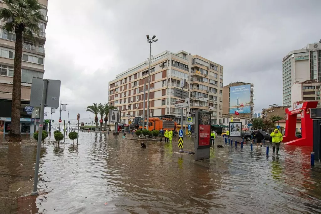 Uzman isimden İzmir'e korkutan deprem uyarısı! 'Deniz kentin içerisine girecek!' - Sayfa 8