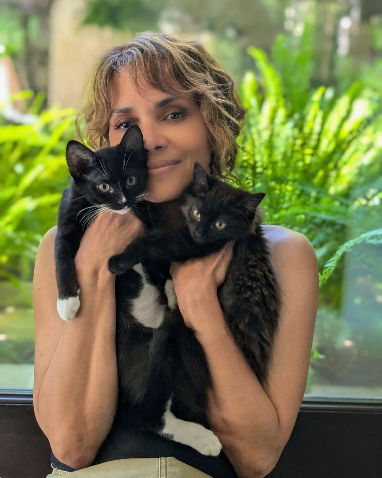 Halle Berry 'Kedi Kadın'ın 20. yılını kutladı! Çarpıcı pozlar... - Sayfa 9