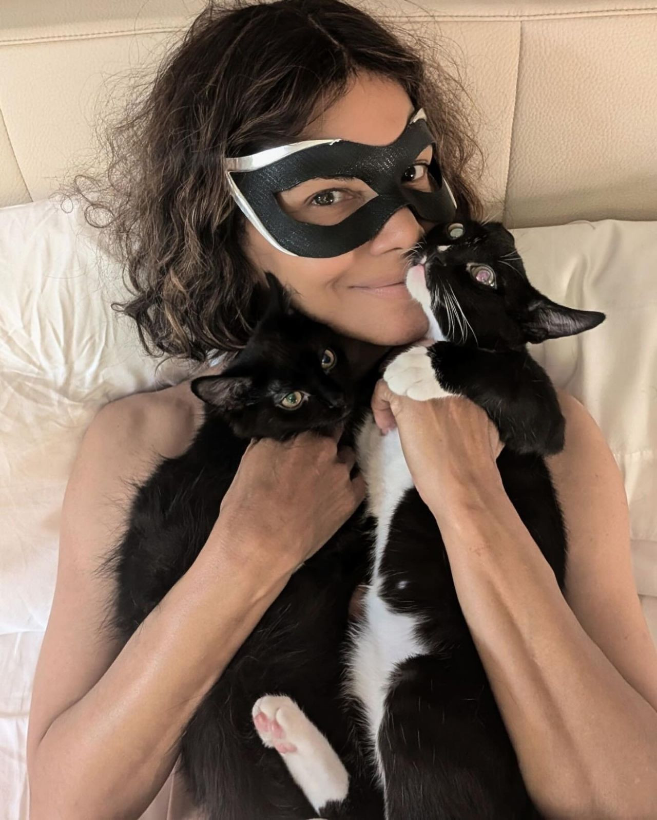 Halle Berry 'Kedi Kadın'ın 20. yılını kutladı! Çarpıcı pozlar... - Sayfa 5