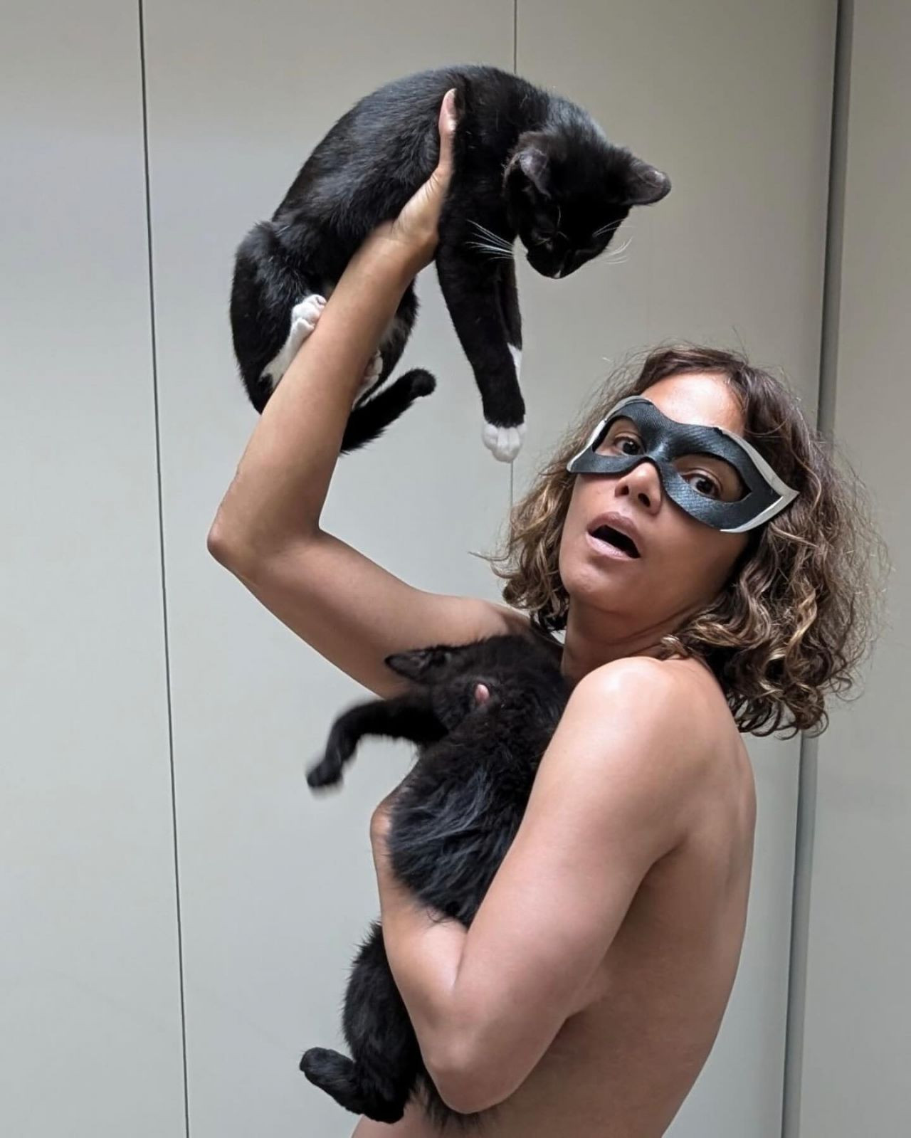 Halle Berry 'Kedi Kadın'ın 20. yılını kutladı! Çarpıcı pozlar... - Sayfa 7