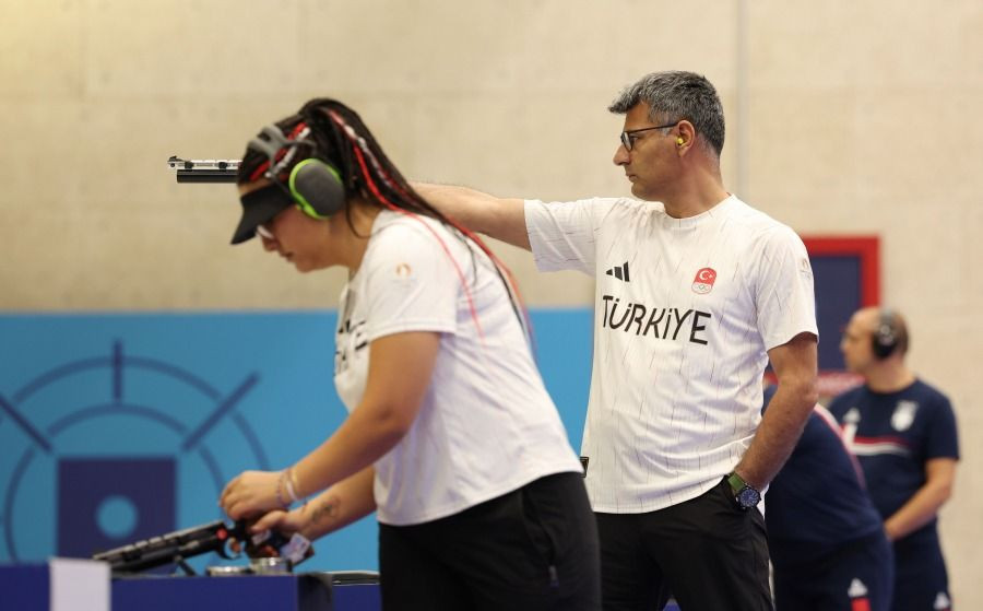 İkonik pozuyla olimpiyatın en konuşulan ismi oldu! Yusuf Dikeç görseli için haksız kazanç uyarısı - Sayfa 9