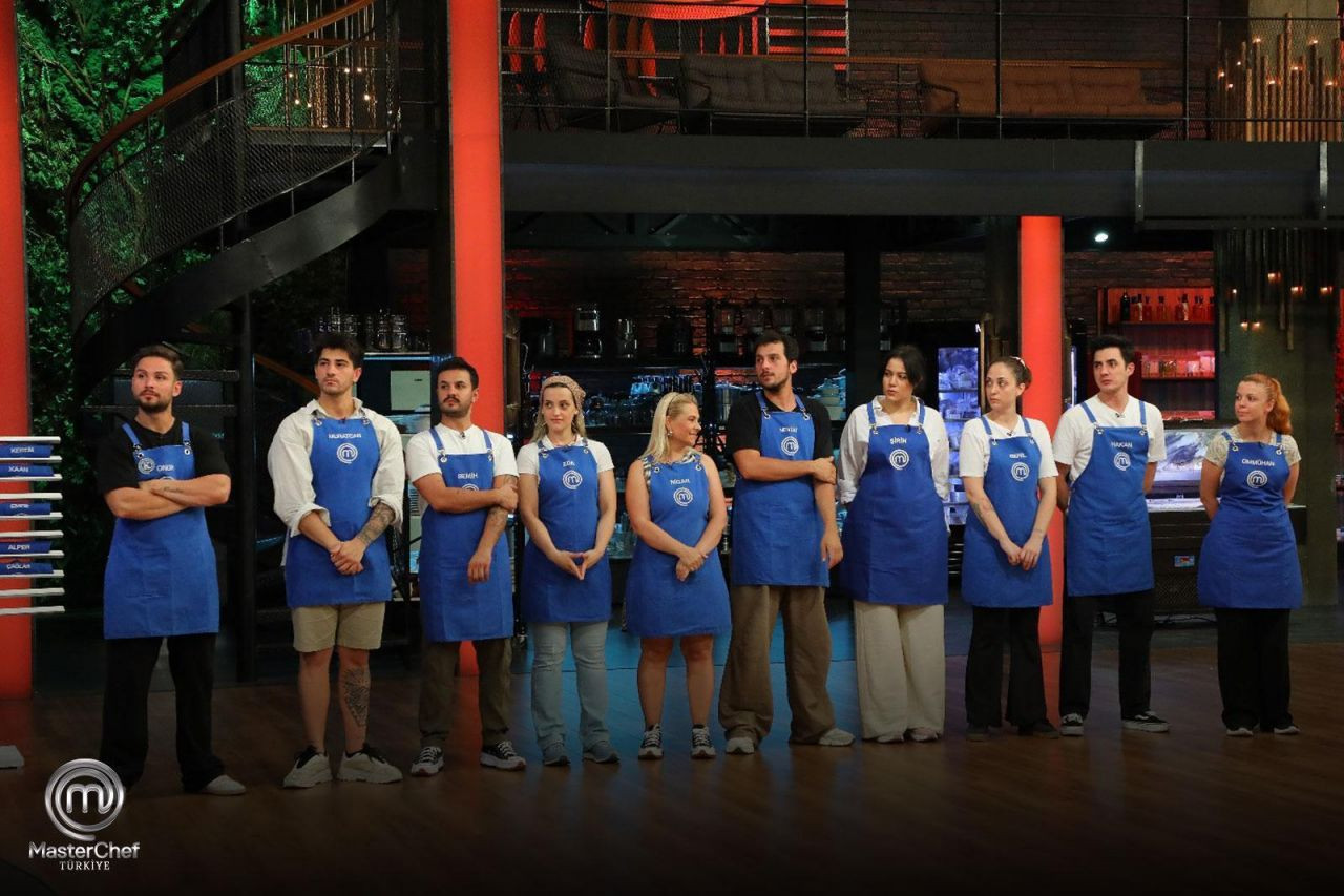 Masterchef'te takım kaptanları belli oldu! Yanlış önlüğü takınca kırdı geçirdi - Sayfa 6