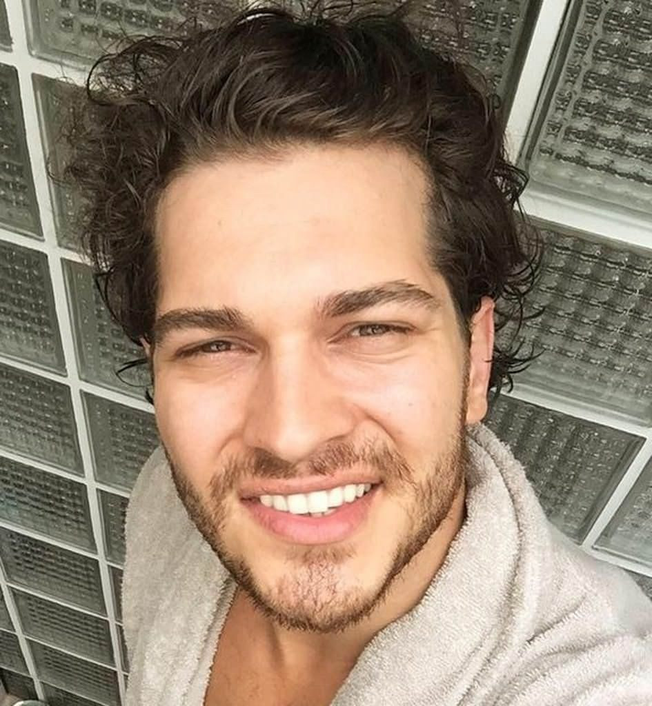 Çağatay Ulusoy ve Şenay Gürler'in yatak sahnesi olay oldu! Ateşli anlar sosyal medyayı salladı - Sayfa 6