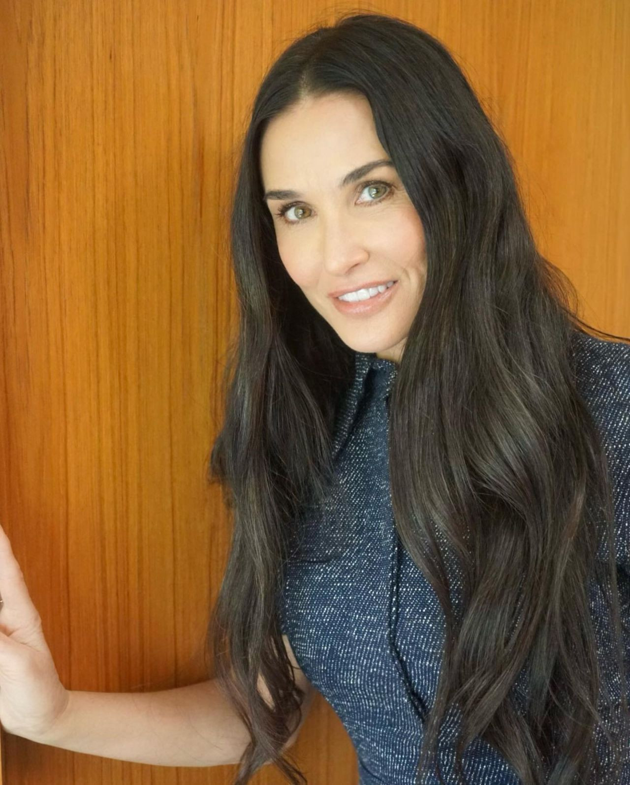 61 yaşındaki oyuncu Demi Moore, Interview dergisinin Eylül sayısı için cesur pozlar verdi - Sayfa 15