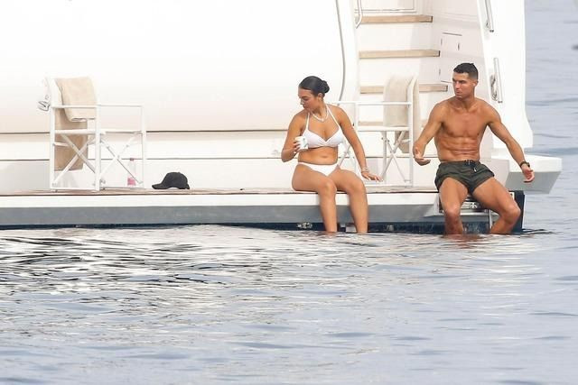 Ronaldo sevgilisi Georgina Rodriguez'in o haline dayanamadı! Tekne tatilinde keyif - Sayfa 2