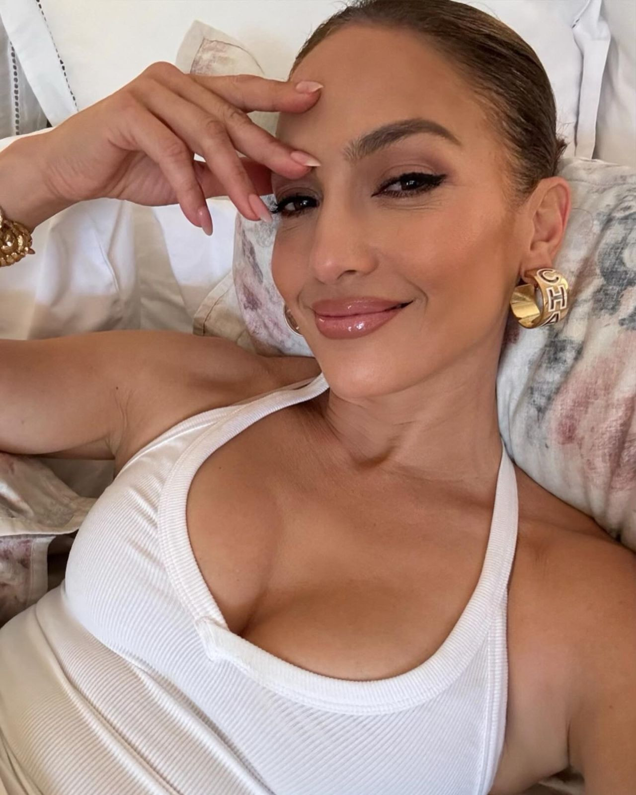 Jennifer Lopez yaşıtlarına taş çıkarttı - Sayfa 1