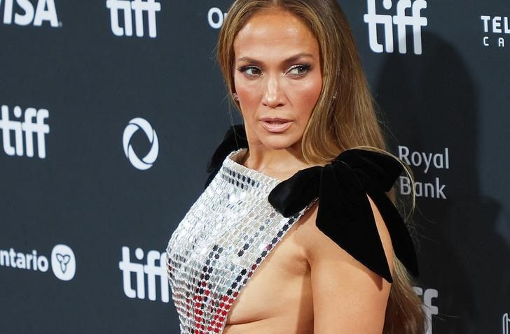 Jennifer Lopez yan dönünce olay oldu! "Resmen intikam elbisesi" - Sayfa 11