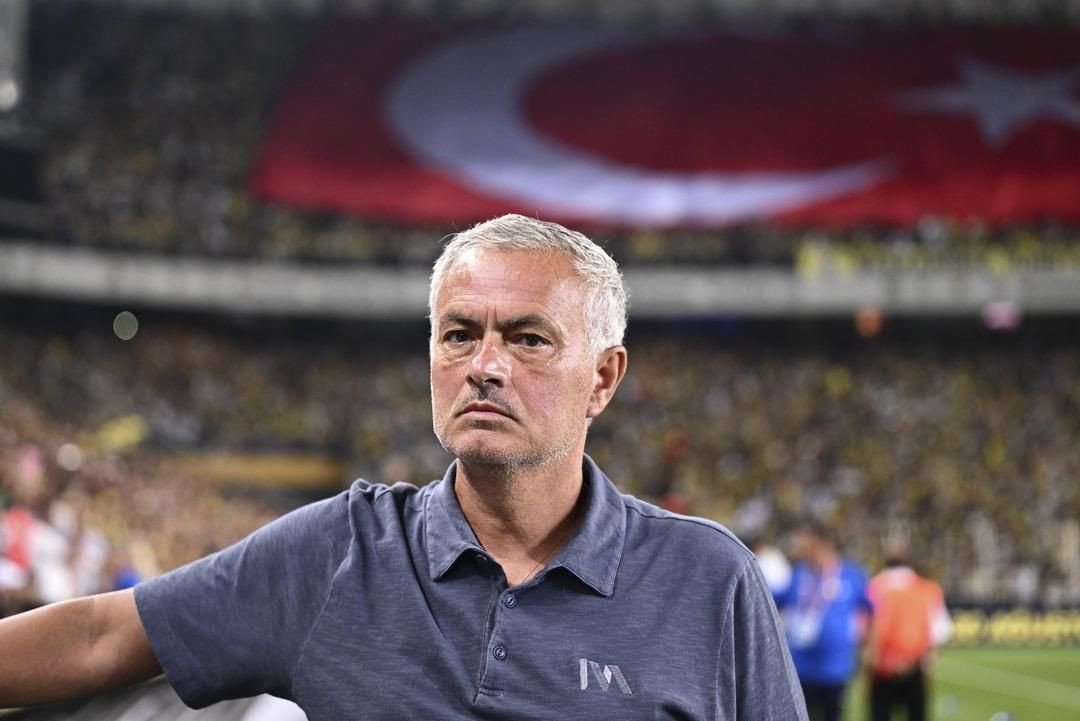 Fenerbahçe'de Jose Mourinho, Galatasaray'ı hedef aldı! Ortalığı karıştıracak sözler! - Sayfa 15