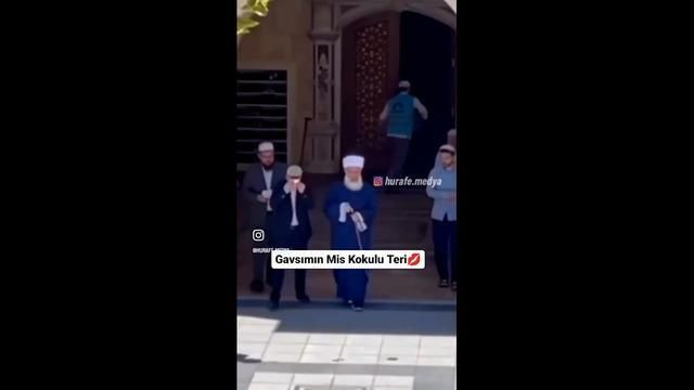 İzleyenlerin midesini bulandırdı! Menzil şeyhinin terli mendiline yaptığı şok etti - Sayfa 3