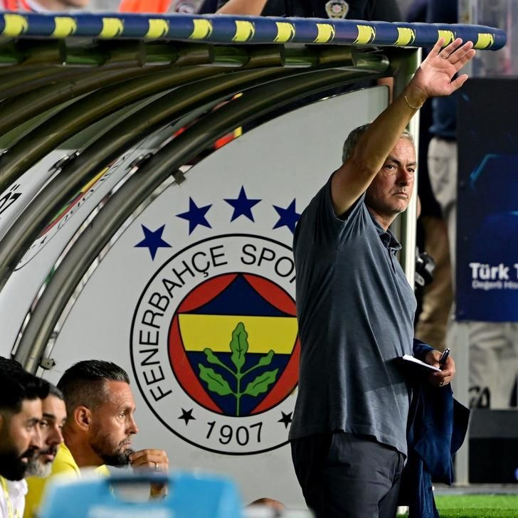 Fenerbahçe'de Jose Mourinho, Galatasaray'ı hedef aldı! Ortalığı karıştıracak sözler! - Sayfa 6