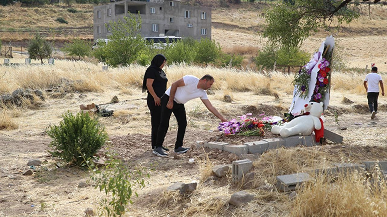 Narin'in köyü karanlığa gömüldü, ışığı yanan bir tek yer var! Muhabir 'ne yazık ki' diyerek anlattı… - Sayfa 9