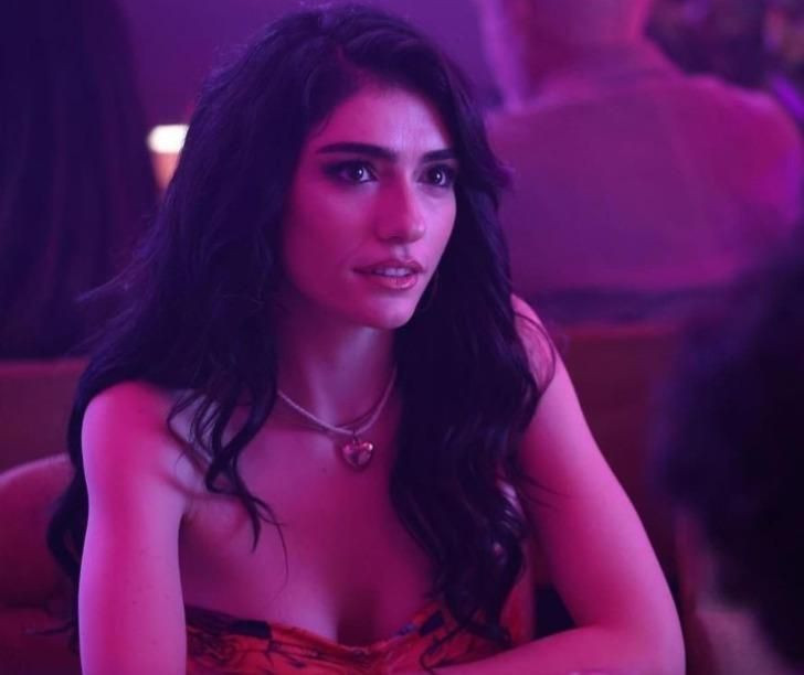 İnci Taneleri'nin Dilber'i çok konuşulacak! Hazar Ergüçlü'nün bölüm başı kazancı dudak uçuklattı - Sayfa 4