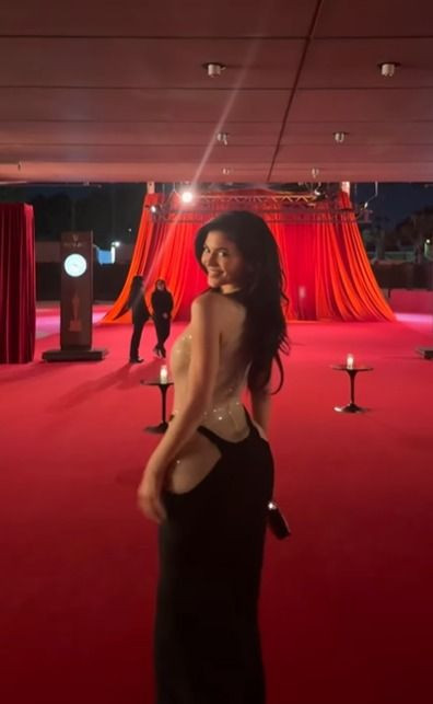 Kıyafetini görenler şokta! Herkes çıplak sandı... Kylie transparan elbisesiyle nefes kesti - Sayfa 1