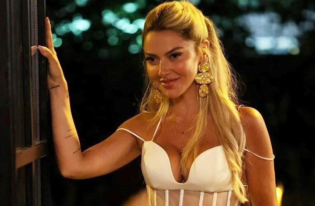 Şarkıcı Hadise'nin çok katlı doğum günü pastası ve tarzı olay oldu! "Çok pavyon annecim" - Sayfa 1