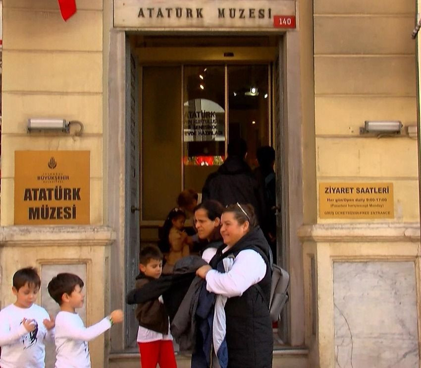 Atatürk'ün İstanbul'daki evi ziyaretçi akınına uğradı - Sayfa 4