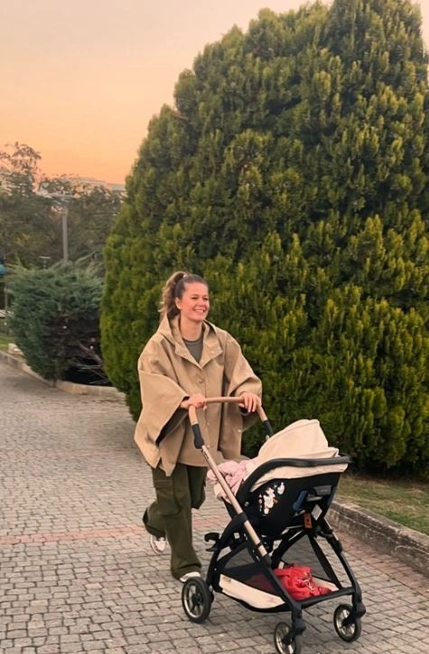 Burcu Biricik'ten kızı Luna'yla yeni paylaşım: Gel dünyaları gezelim seninle - Sayfa 6