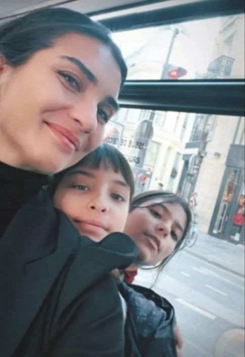 Ünlü oyuncunun kızları boyuna yetişti! Tuba Büyüküstün, ikiz kızlarıyla Paris'ten fotoğraf paylaştı - Sayfa 2