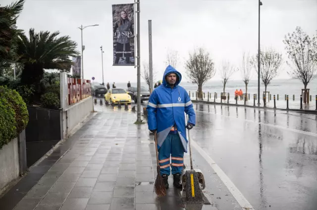 Tüm Türkiye'de saat 9'u 5 geçe hayat durdu! Tüyleri diken diken eden görüntüler - Sayfa 24