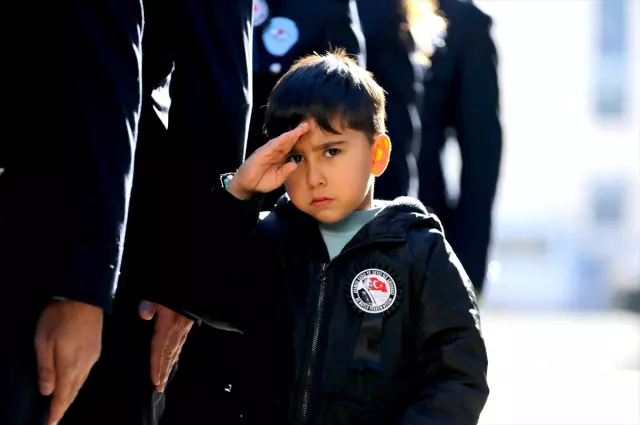 Tüm Türkiye'de saat 9'u 5 geçe hayat durdu! Tüyleri diken diken eden görüntüler - Sayfa 13