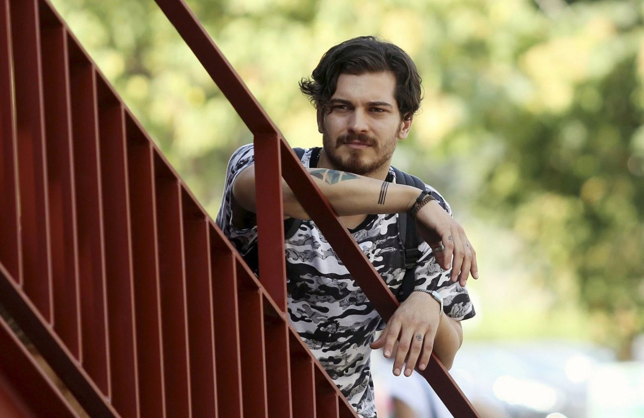 Çağatay Ulusoy’lu “Eşref” dizisinin kanalı belli oldu - Sayfa 4