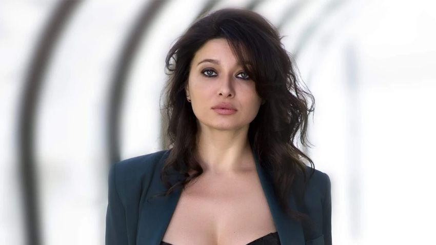 Nurgül Yeşilçay'ın kırmızı elbisesi Suudi Arabistan'ı salladı! - Sayfa 3