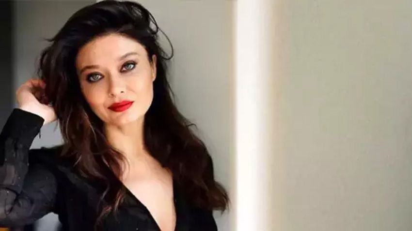 Nurgül Yeşilçay'ın kırmızı elbisesi Suudi Arabistan'ı salladı! - Sayfa 4