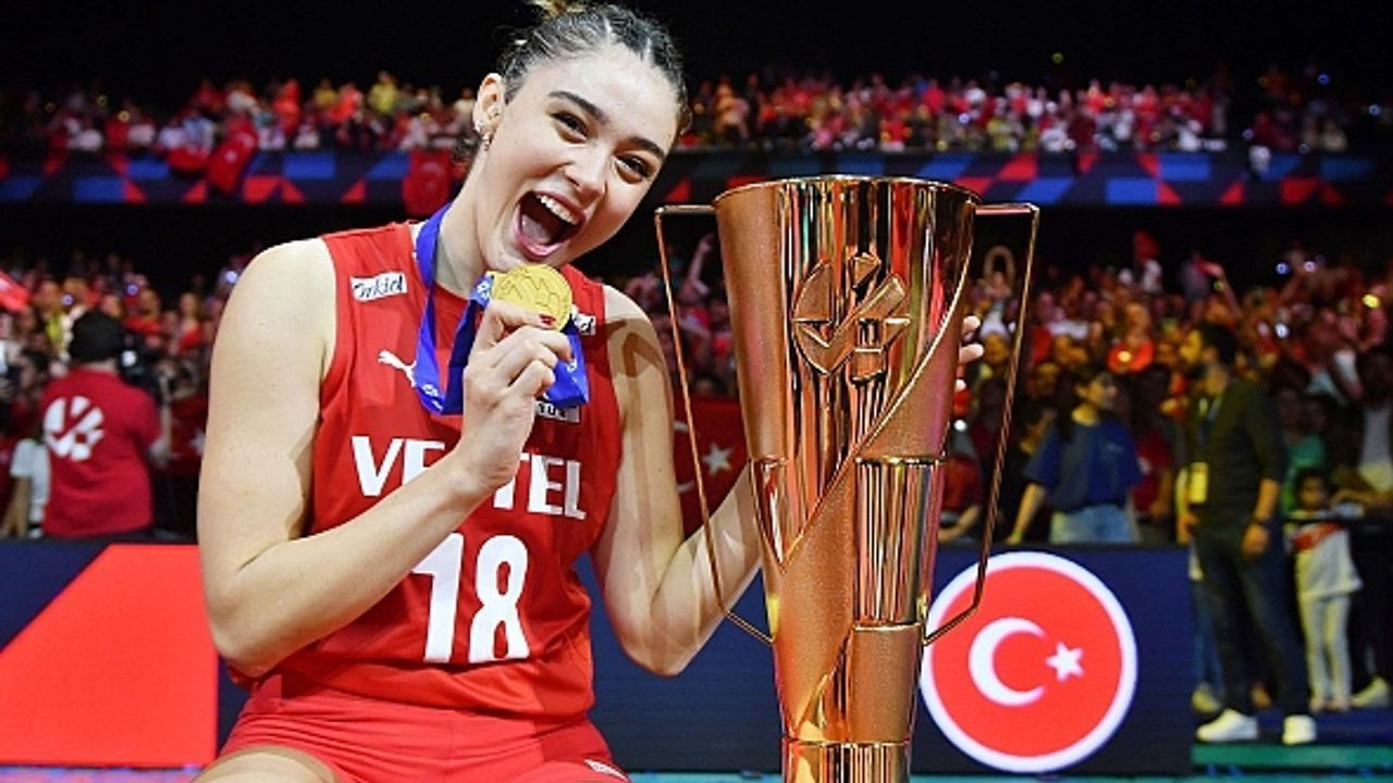 Zehra Güneş ve Ebrar Karakurt en zengin voleybolcular listesinde! İşte servetleri... - Sayfa 18