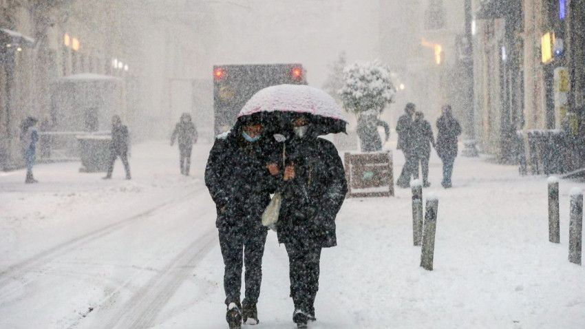 İstanbul için şiddetli kar alarmı verildi! Meteoroloji'den birçok ile uyarı geldi - Sayfa 1