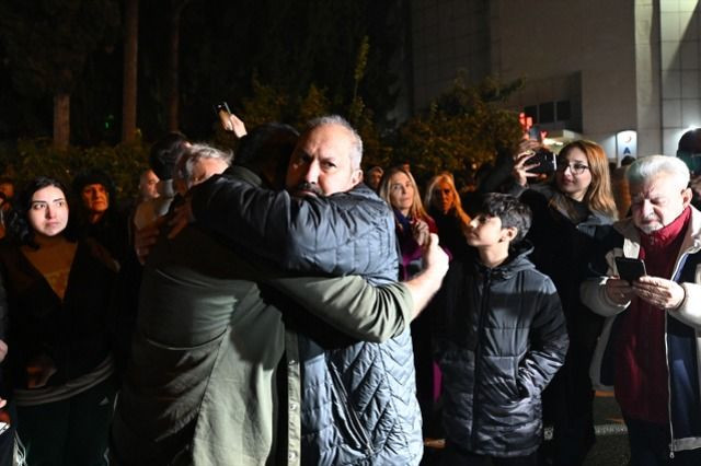 Usta sanatçıya büyük vefa! Acı haberi duyan hastaneye akın etti...  "Yolda ağlaya ağlaya geldik" - Sayfa 3