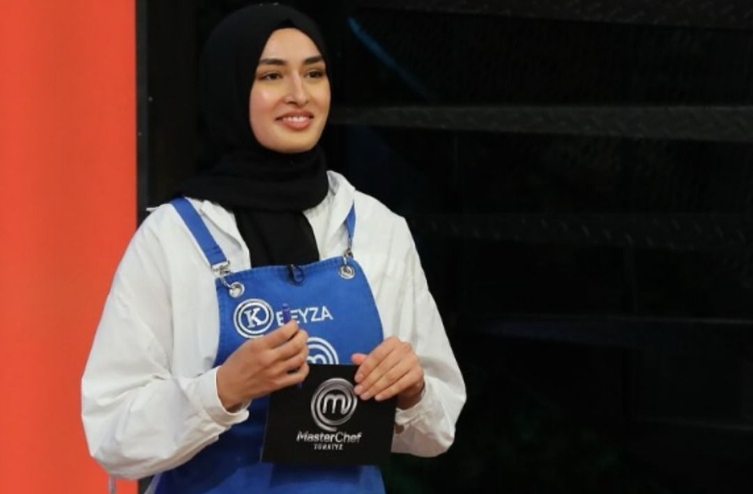 MasterChef Beyza Fransa'ya döndü çiçeklerle karşılandı! Kız kardeşini ilk kez gösterdi - Sayfa 1