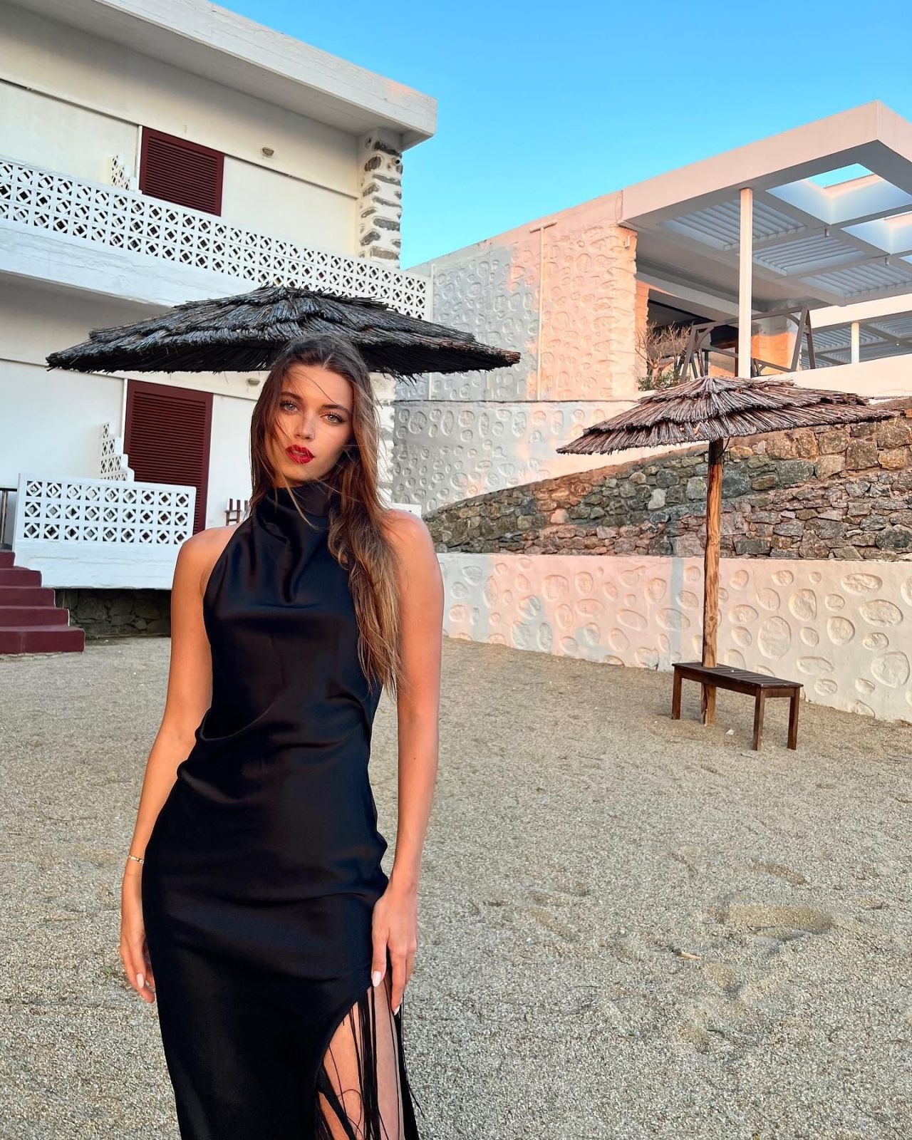 Afra Saraçoğlu'ndan Suudi Arabistan'da iddialı seçim! Derin dekolte, transparan elbise… - Sayfa 6