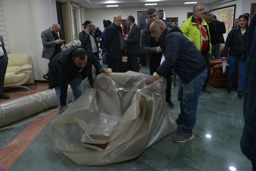 Seyhan'da belediye krizi: Borç ödenmeyince makam odasına haciz şoku! - Sayfa 2