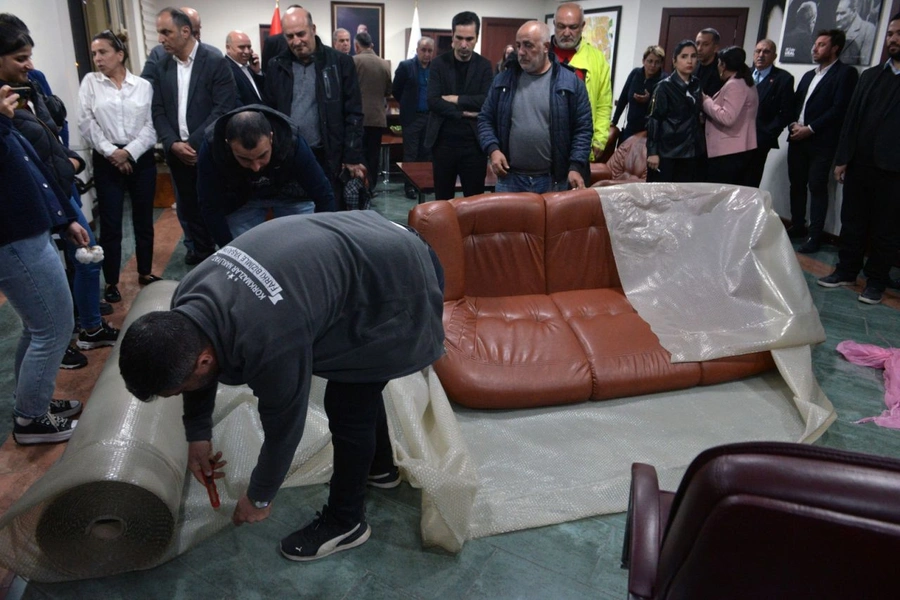 Seyhan'da belediye krizi: Borç ödenmeyince makam odasına haciz şoku! - Sayfa 3