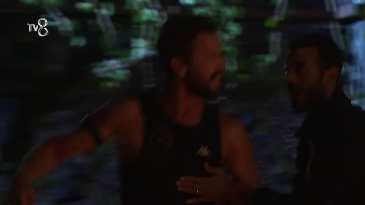 Survivor'da gerilim! Adem, Çılgın Sedat'ı yere fırlattı - Sayfa 2