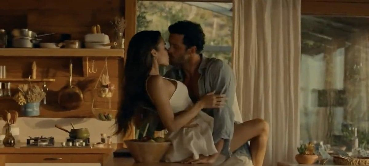 Hande Erçel ve Barış Arduç'un sevişme sahneleri gündem oldu - Sayfa 4