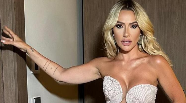 Ortalık alev aldı! Hadise derin göğüs dekoltesiyle nefes kesti - Sayfa 6
