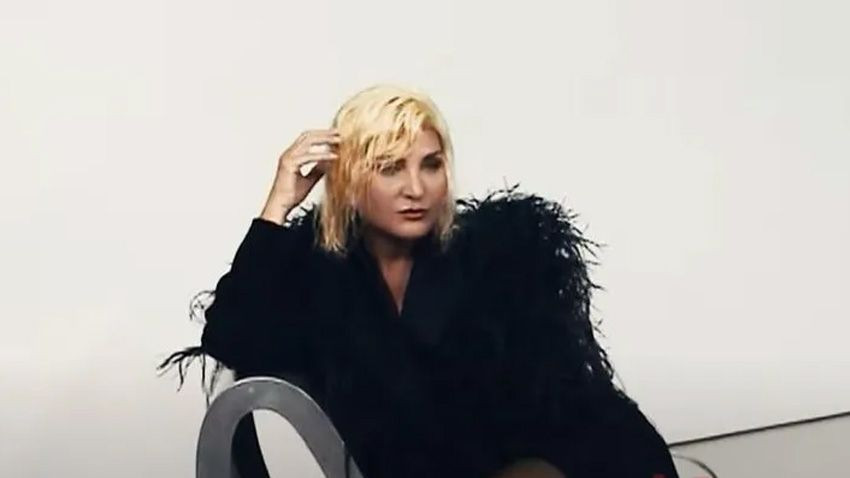 Yılların esmeri sarışın oldu! Sibel Can’ın imajı herkesi şaşırttı! - Sayfa 10