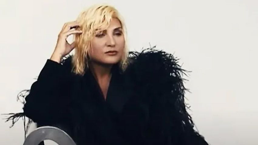 Yılların esmeri sarışın oldu! Sibel Can’ın imajı herkesi şaşırttı! - Sayfa 8