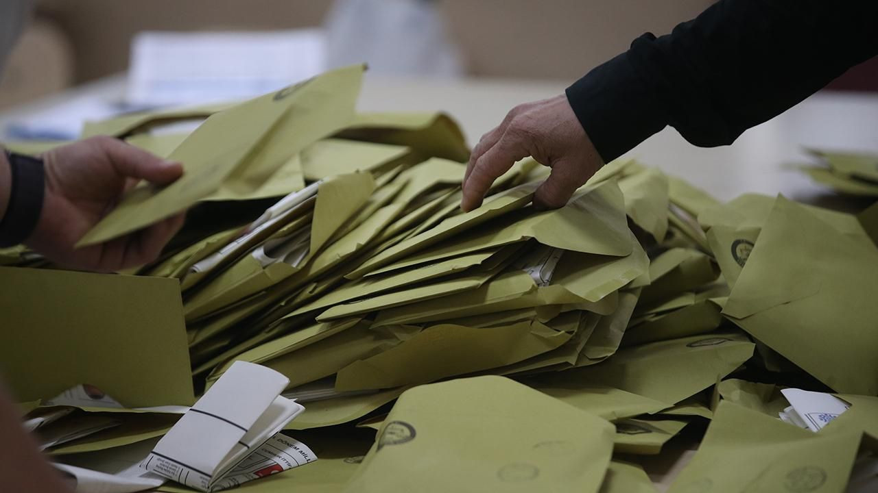 Son ankete göre siyasette tüm dengeler değişiyor! AK Parti ve MHP’ye kötü haber… - Sayfa 17