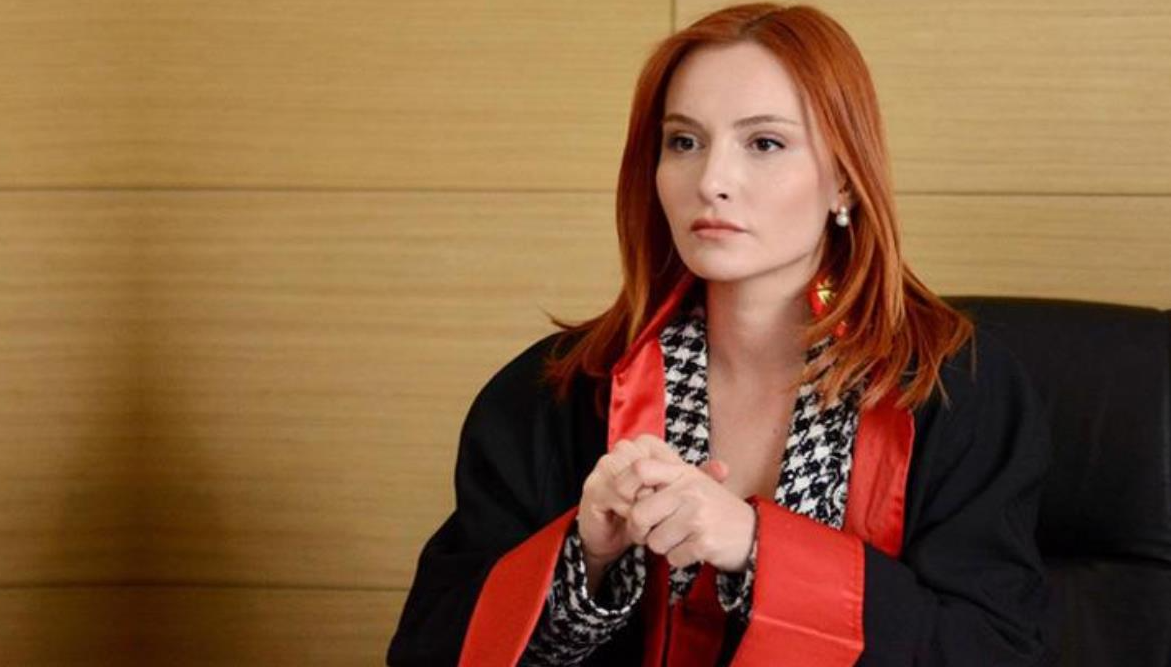 Yeni imajına beğeni yağmıştı...  Başak Gümülcinelioğlu'nun yeni dizisi belli oldu! - Sayfa 7