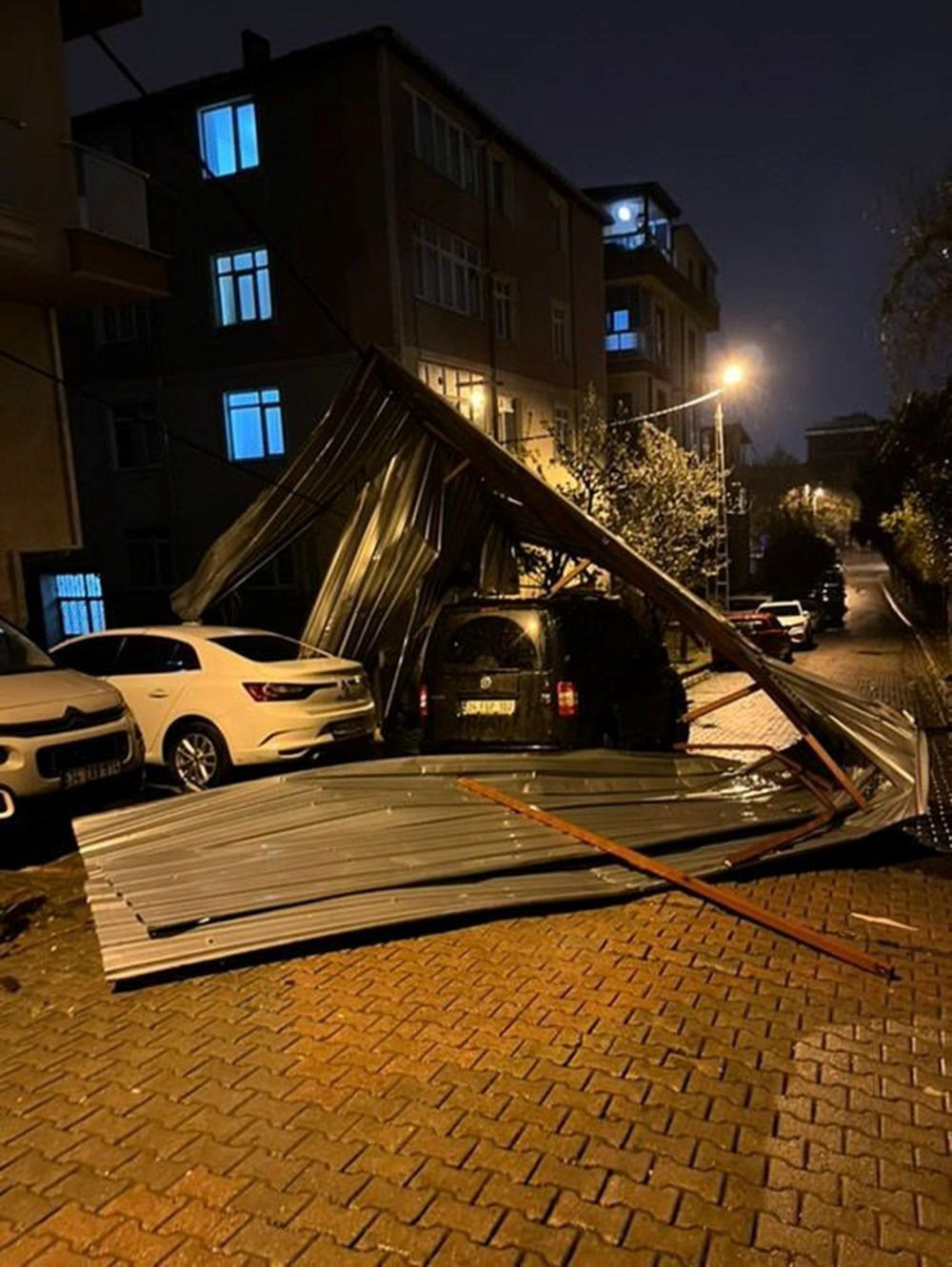 İstanbul'da etkili olan rüzgar hava trafiğini aksattı - Sayfa 2