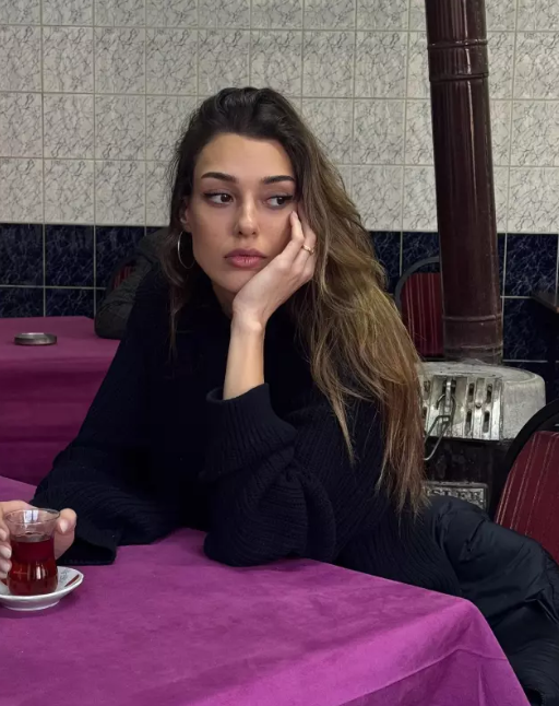 Mardin paylaşımı büyük ilgi gördü: Dilan Çiçek Deniz kahvehanede yorgunluk çayı içti - Sayfa 4