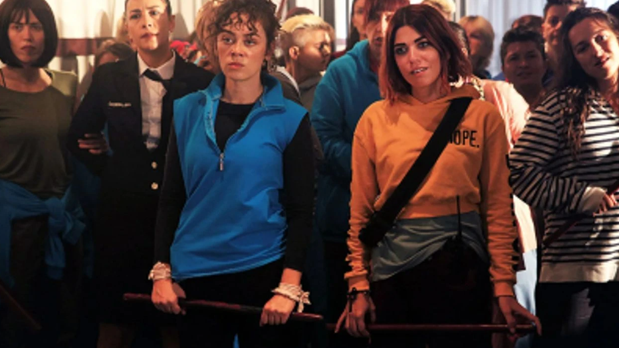Hayranların istediği oldu, 'Avlu' dizisi geri dönüyor! Demet Evgar kadroda olacak mı? - Sayfa 3